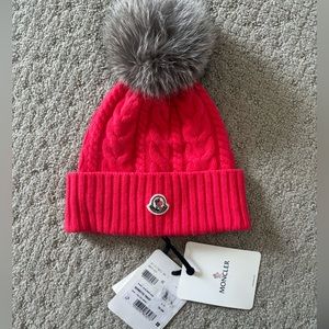 NWT Moncler berretto tricot hat silver fox